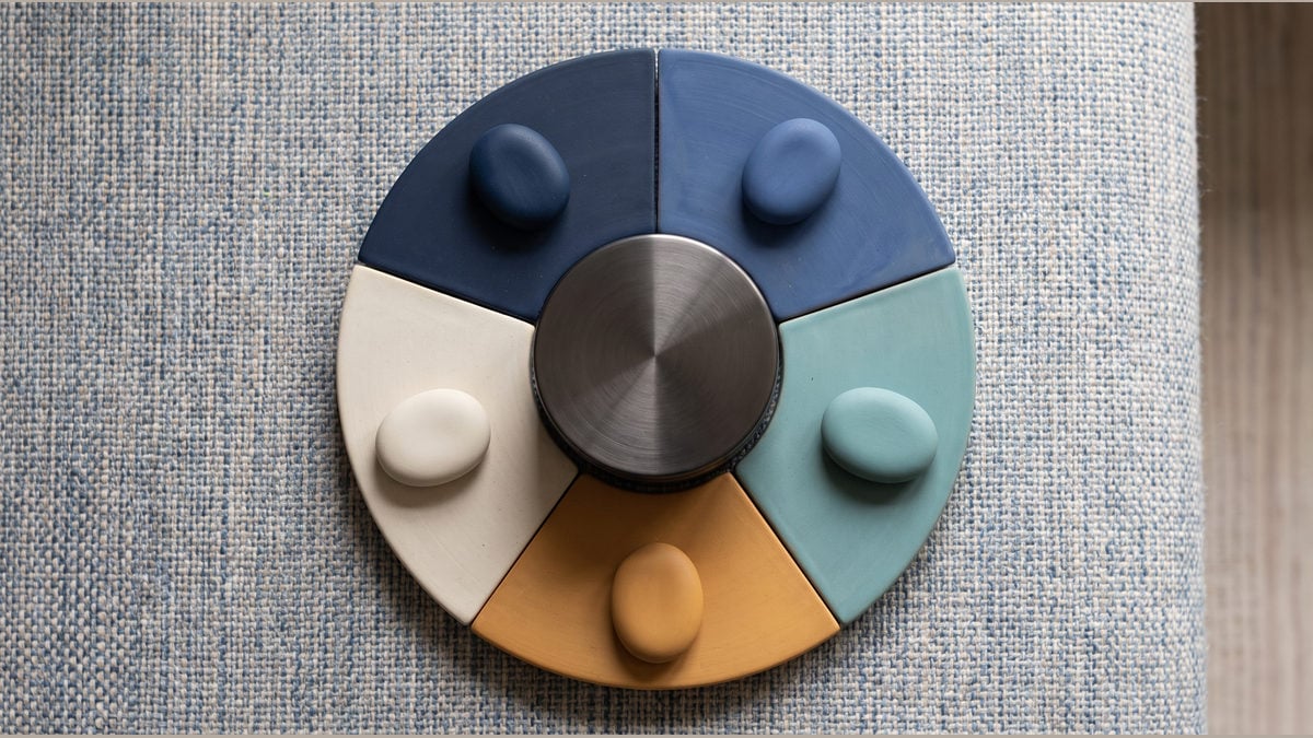 A five-segment calibration wheel surrounds a closed privacy vault and anonymous coloured counters.